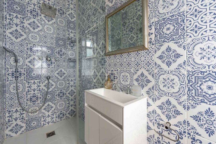 5 Bedroom Property for Sale in Green Point Western Cape